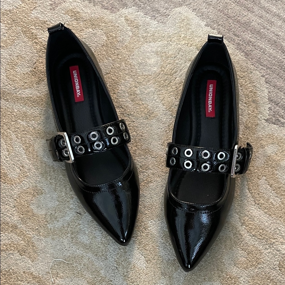 Worn 1x UNIONBAY Black Patent Pointed Mary Jane Flats with Grommet Strap